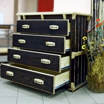 Кровать из дерева