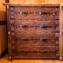 Деревянная кровать